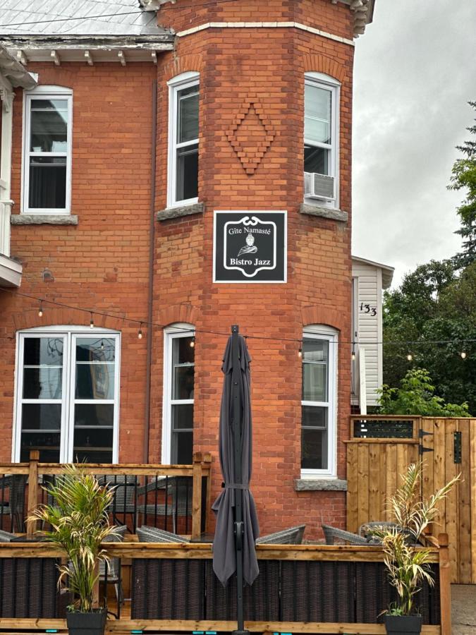 Auberge Et Bistro Namaste Lachute Екстер'єр фото